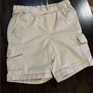 Boys size small (6/7) GAP cargo shorts.